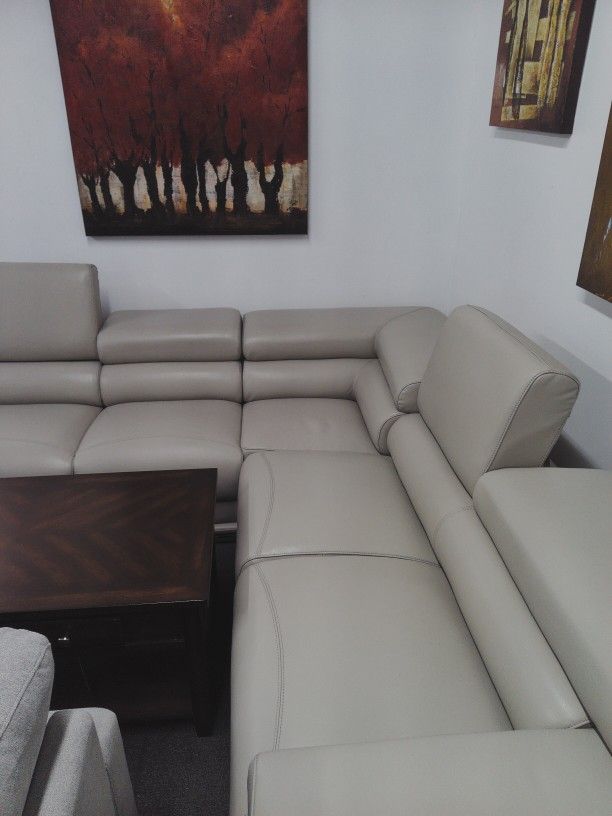 L-Shape Leather Sectional In Light Gray w/Exchangeable Configuration.