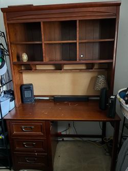 Desk with shelf/hutch