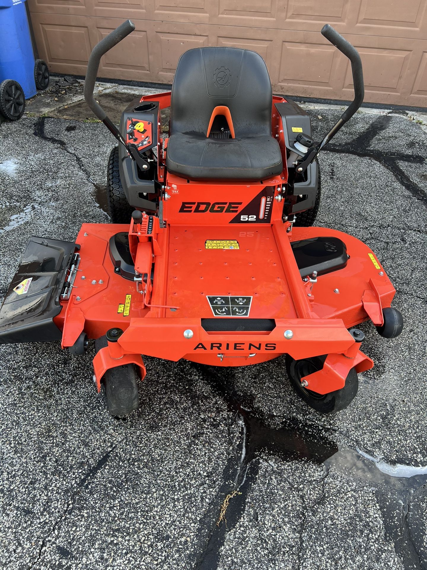 Ariens EDGE 52-in 21.5 -HP V-twin Gas Zero-turn riding lawn mower with 2 year Warranty or 150 hours