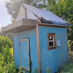 Tiny Storage House 🏡