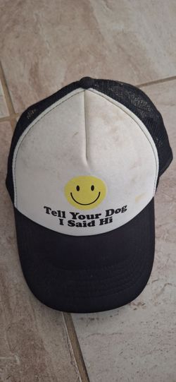 This Pre-owned Pacific Brim "TELL YOUR DOG I SAID HI!" foam trucker hat features a smiley face graphic and a mesh back white / black
