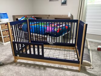 BabyGap Convertible Baby Crib + Newton Mattress + Changing Table Topper