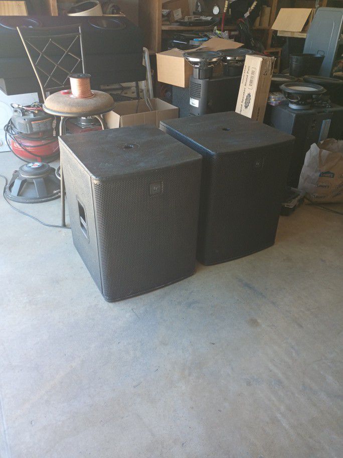 Pair Of Powered Subwoofers ELX118p  Electrovoice XP