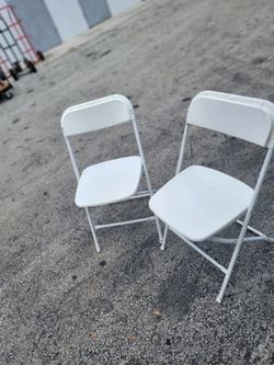 White folding chairs new s,a,l,e