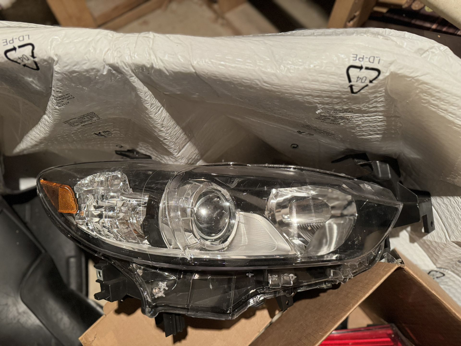 2015 Mazda 6 Right Passenger Headlight