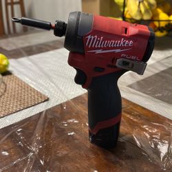 Milwaukee M12 Impact 