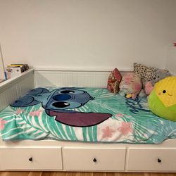 Kids bed (free)