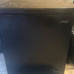Arctic King 5.1 Cu. ft. Chest Freezer, Black