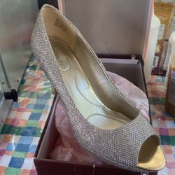 GOLD HEELS