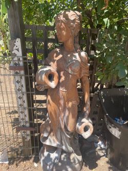Water fountain Statue