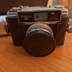 Vintage Yashica EE Camera With Leather Case 