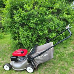 Honda Lawnmower Quad Cut With Baggier 
