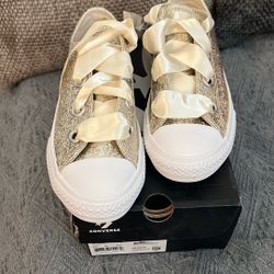 New Girls Converse Size3 Gold/ribon