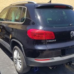 VOLKSWAGEN TIGUAN PARTS CAR OR REPAIR.  CLEAN TITLE 