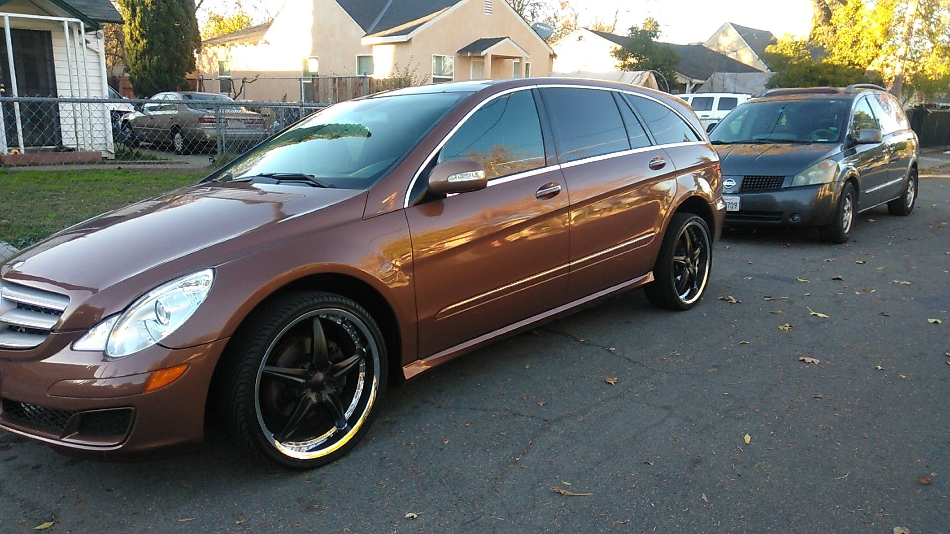 2006 mercedes r350 on 22s