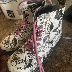 Dr Martens Color Change With The Sun ☀️ 