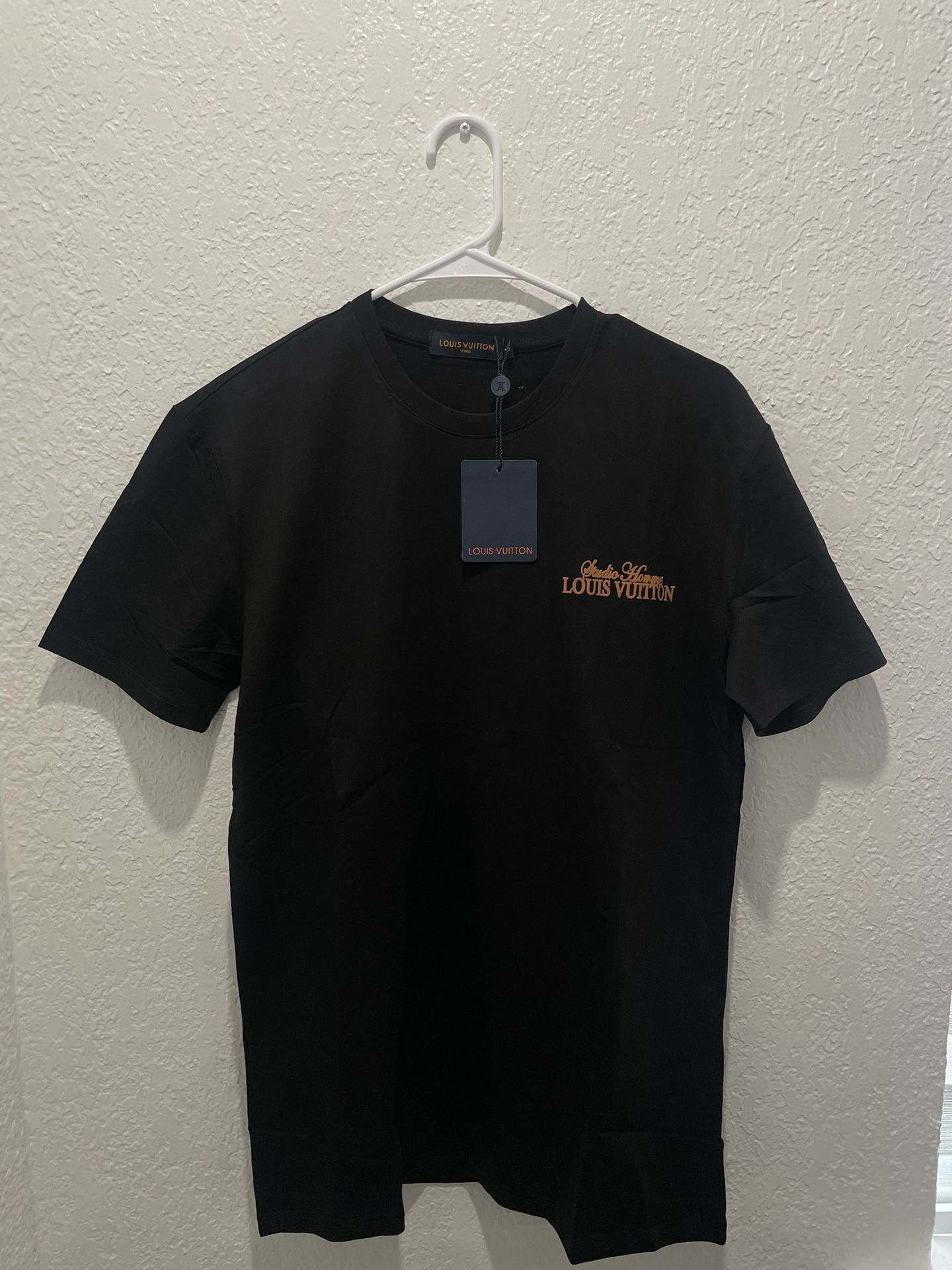 LV Tee Shirt for Sale in Miami, FL - OfferUp
