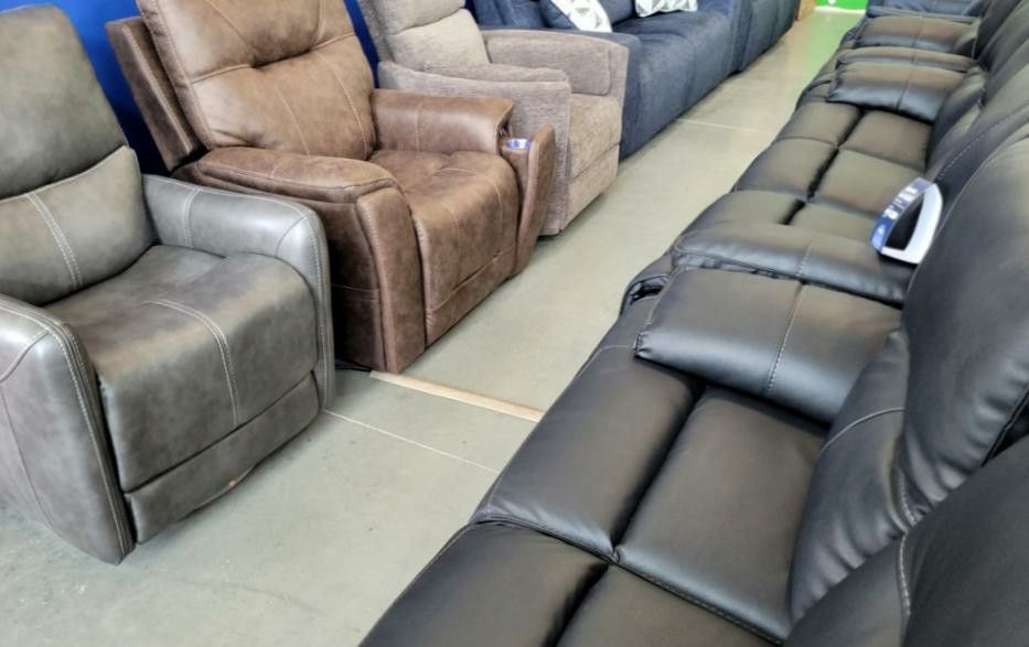 Recliners, Sofas & Sectionals MUST GO!