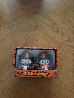 Johanna Parker Halloween Bats with hats salt and pepper boxed set 2026!