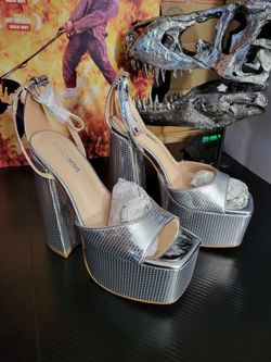 Fashion Nova Bring The Fun Ultra Platform Heels Size 6.5