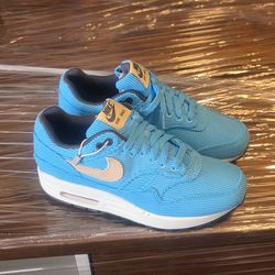 Nike air max for child ( size 5)