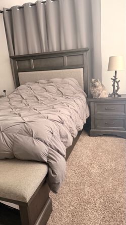 Complete 6-Piece Bedroom Furniture Set + Mattress & Lamps
