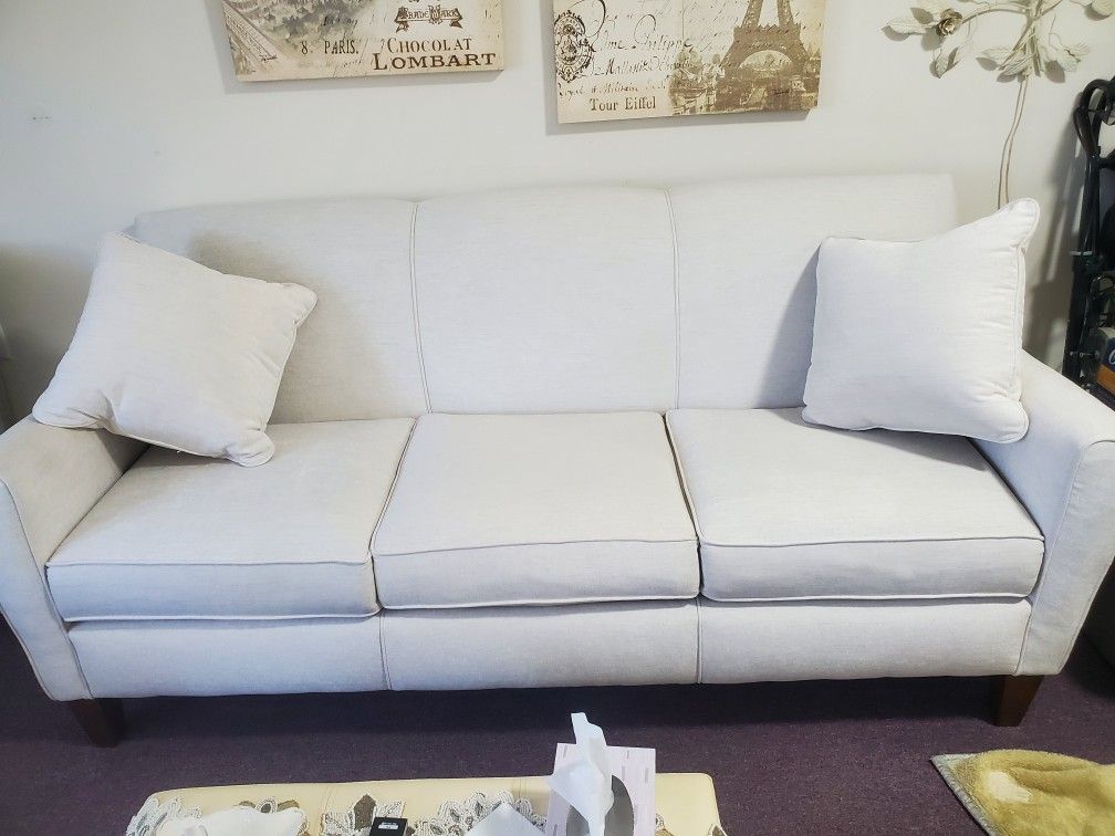 Beautiful Thomasville Furniture Set