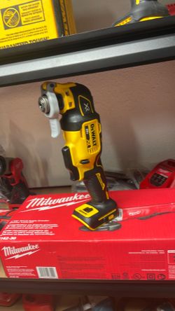 New Dewalt  MULTI- TOOL XR 20V- tool only and only pick up only