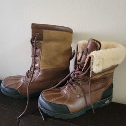 UGGS boots .. Excellent Condition 