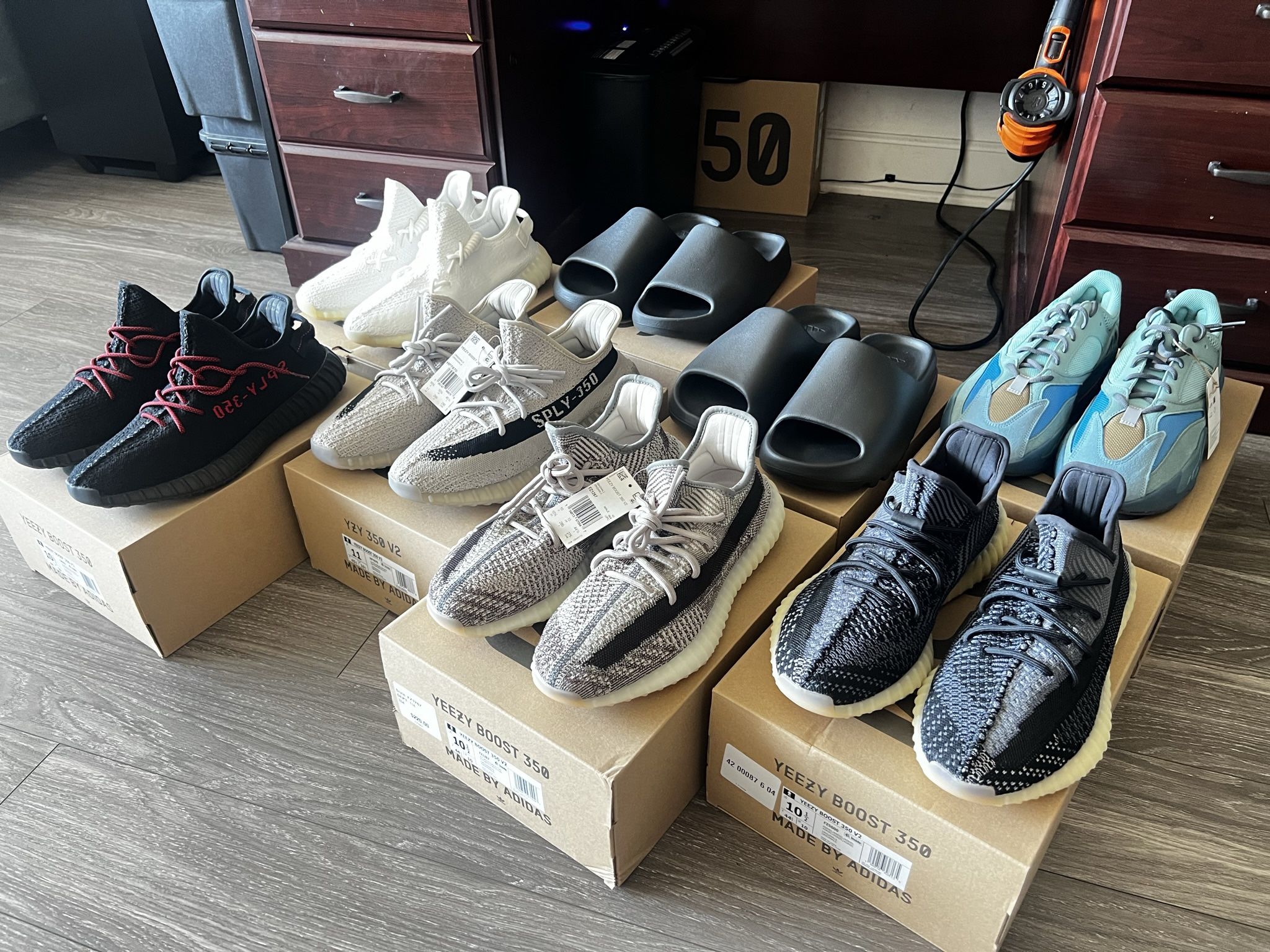 Adidas Yeezy Slide - Onyx (Size 11)