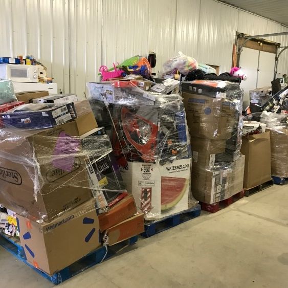 Pallets Full Of Merchandise/ Paletas De Mercancia for Sale in Los