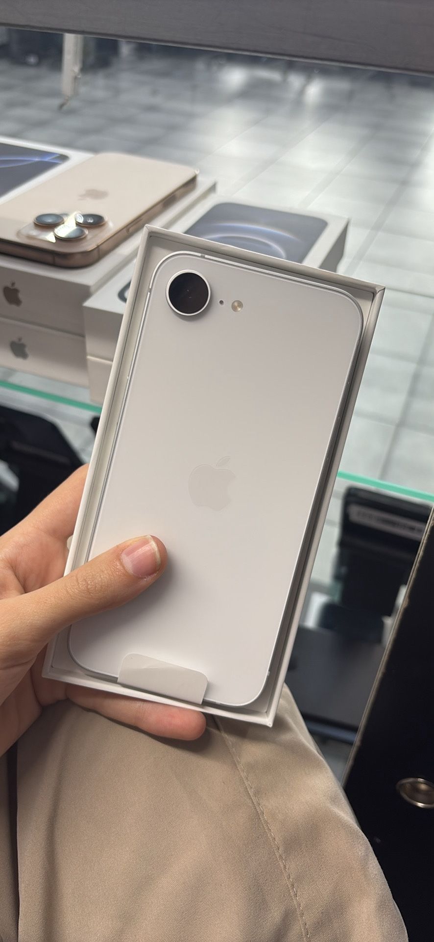 White iPhone 16e Unlocked 