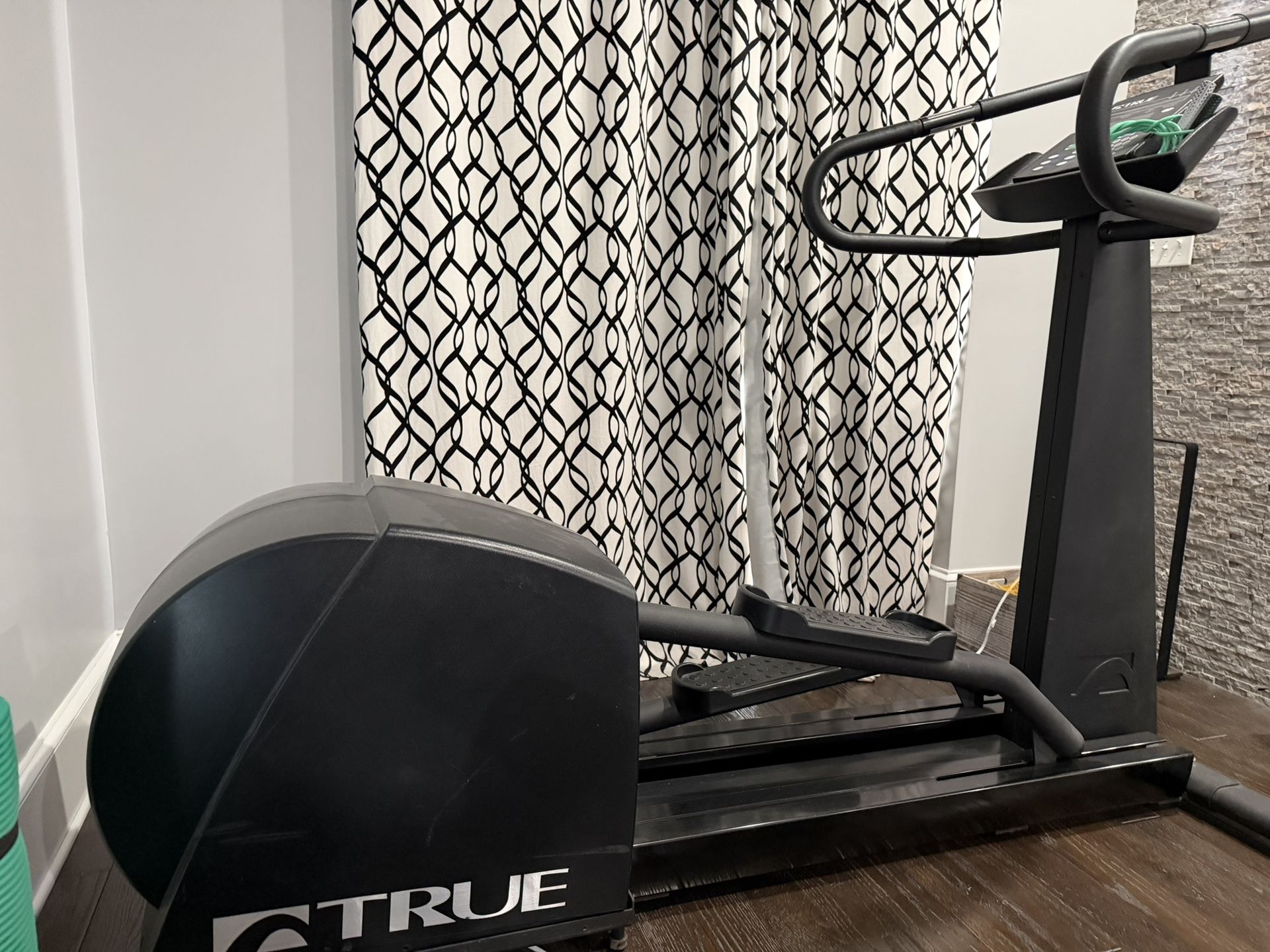 True Fitness elliptical trainer /cardio