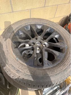 Jeep JL stock Black rims