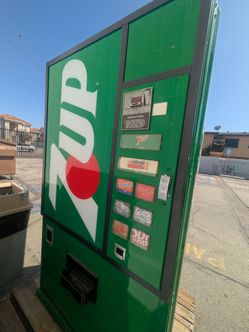7 UP vending Machine