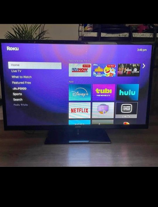 32 Inch Samsung TV W/roku