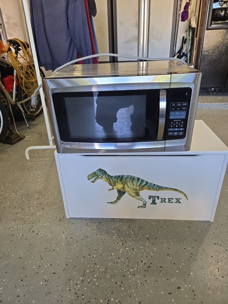 Magic CHEF , Microwere , 22"w X 12'H.for $25.in Good Working Conditions .
