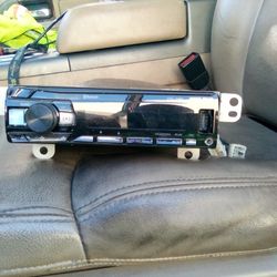 Alpine Stero Ute-73bt