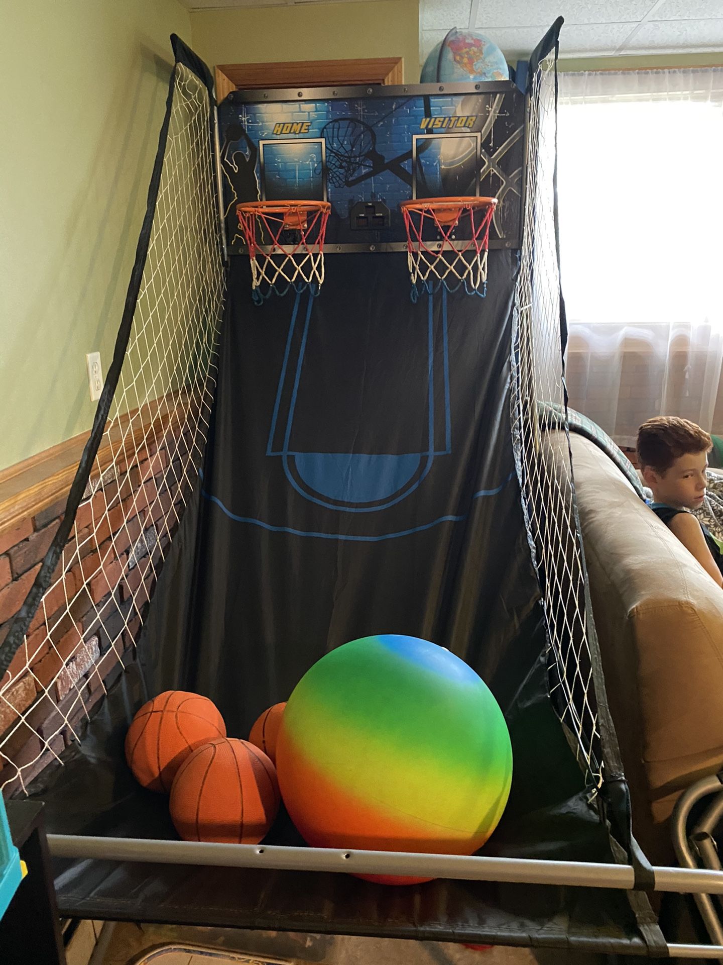 Arcade basketball Hoop With Electronic Score Keeping