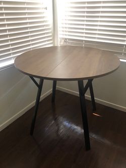 Round Dining Table with Metal Legs
