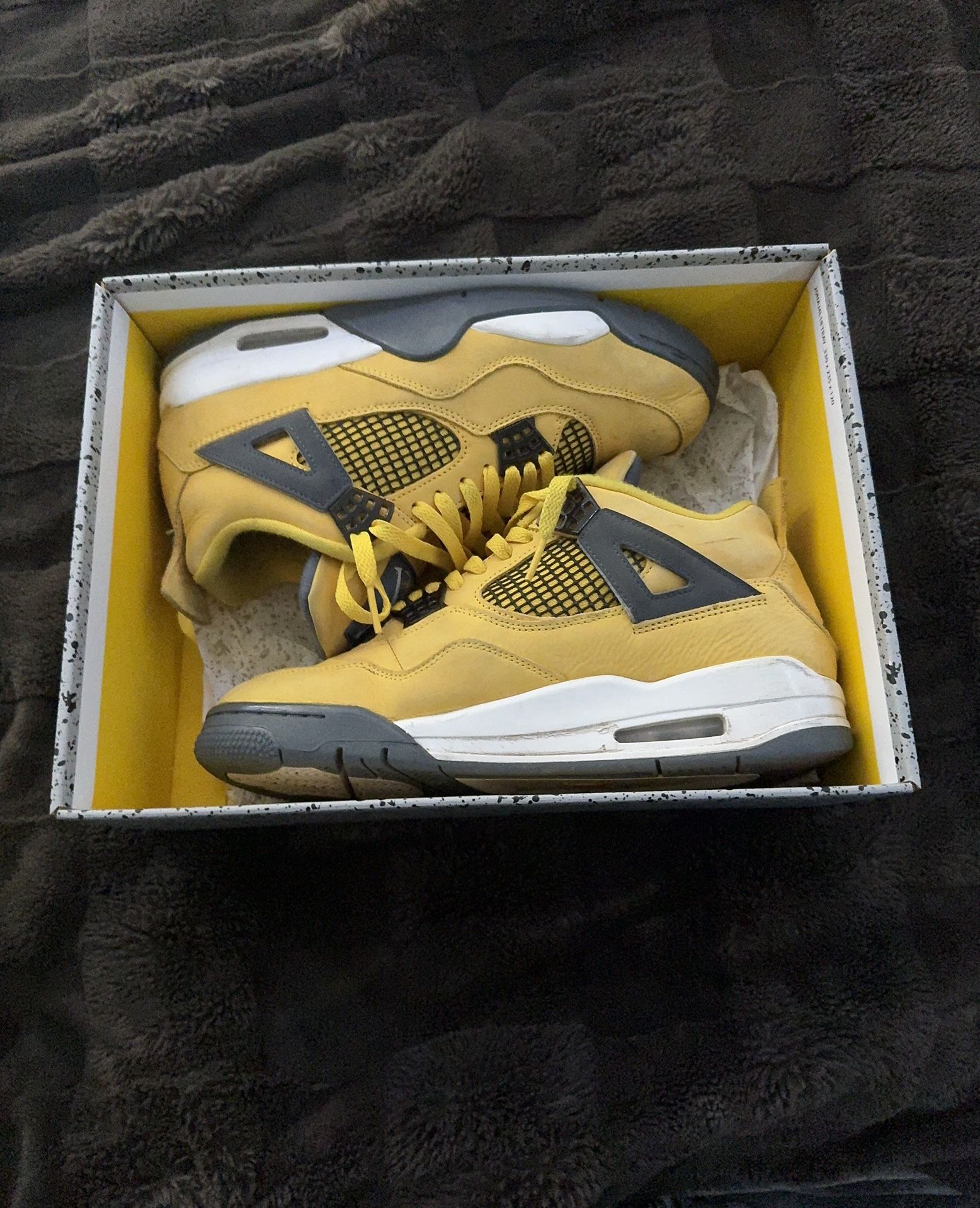 Jordan 4 Lightning