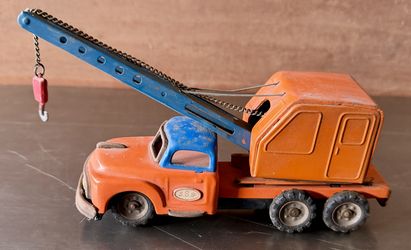 Vintage 1950s–60s Japanese S.S.S. S.1135 Toy Crane Tow Truck