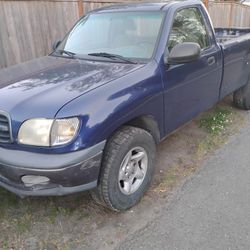 2000 TOYOTA TUNDRA 8FT BED, V6 ENGINE, AUTOMATIC TRANSMISSION, 240,000 MILES, RUNS AND DRIVES GOOD,$2500 OR BEST OFFER 