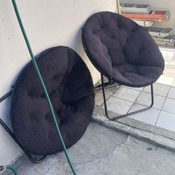 Excellent Condition Fording Resting Chairs 