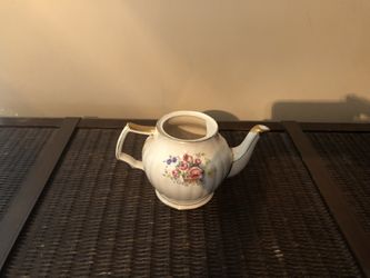 Ceramic tea pot