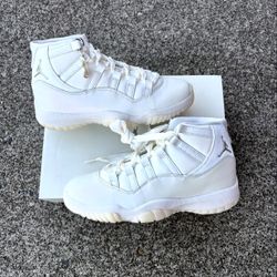 Jordan 11 Retro “Pearl” (W) Sizes 6w / 6.5w / 7w / 7.5w / 8w / 8.5w / 9w / 9.5w / 10w / 10.5w / 11w / 11.5w / 12w IN HAND BRAND NEW