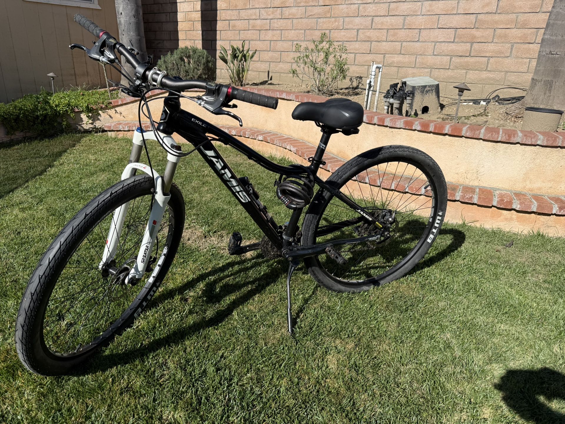 Jamis Exile 29er Mountain Bike. SIZE 17 frame