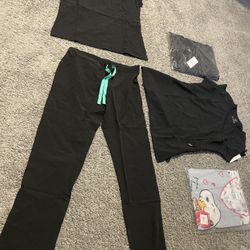 Uniformes Para Mujer Son 2 Set Y 2 Blusas Por $30 