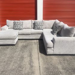 Sectional couch (Delivery Available)