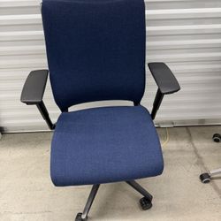 Steelcase Ergonomic Office Chair - Adjustable Seat Depth, Lumbar